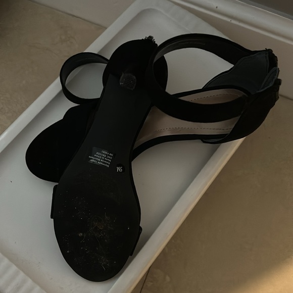 Super Cute black heels!! - Picture 2 of 2